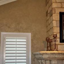 Shimmering lusterstone wall finish